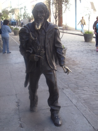 Estatua del Caballero de París en La Habana Vieja