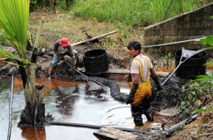 La petrolera ha vulnerado el ecosistema, dejando una infausta herencia a los pobladores oriundos. 