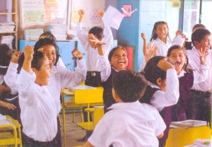 3- Durante su mandato ha invertido 30 veces más en educación que los últimos siete gobiernos ecuatorianos en conjunto 